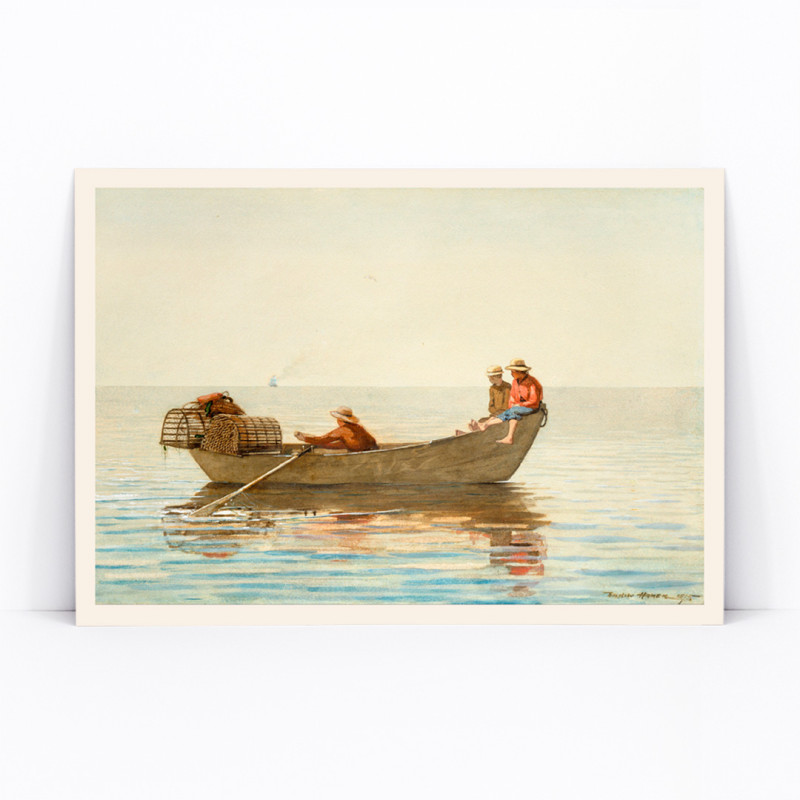 Tres muchachos en un bote con ollas de langosta